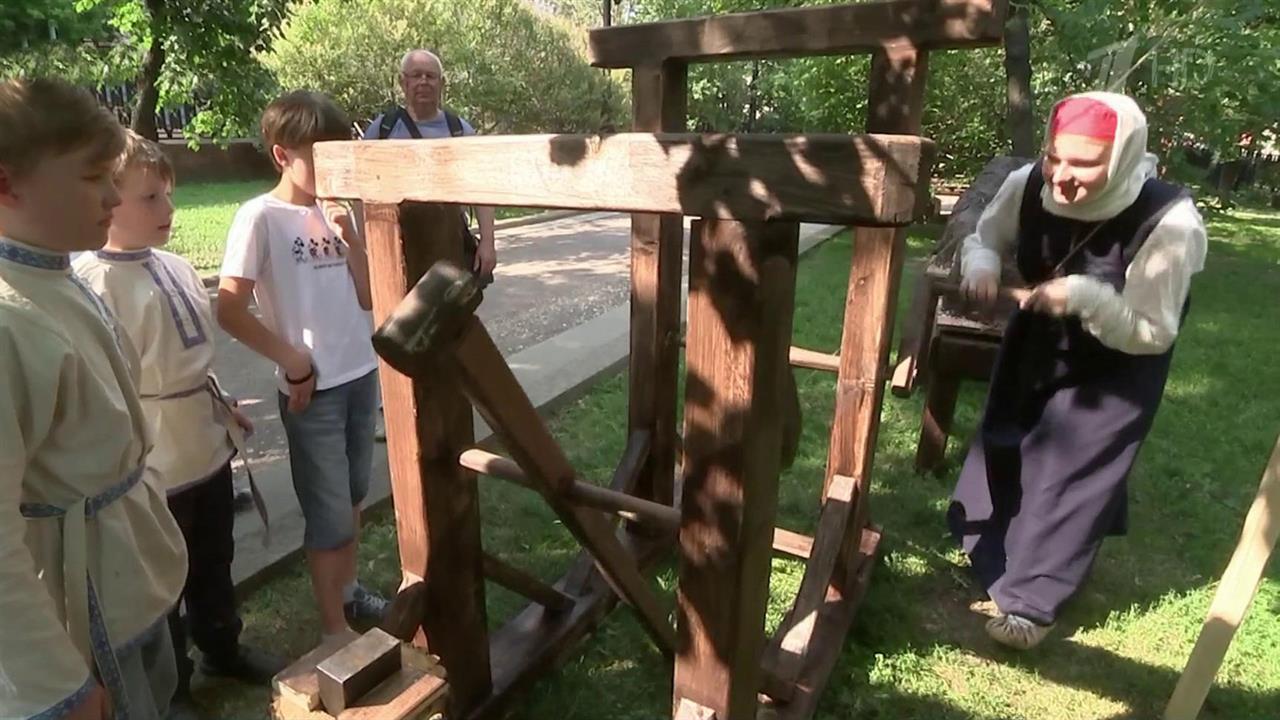 В Москве открылся крупнейший международный фестиваль реконструкторов "Времена и эпохи"