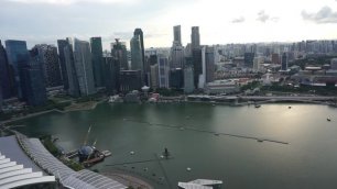 Сингапур, г. Сингапур. Вид с крыши знаменитого отеля Marina Bay Sands на Бухту Marina Bay и Сити.