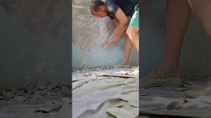 Снятие эмаливой краски простым скребком за 100р. И зубилом ! И не надо не каких фенов, химии ,и т.д