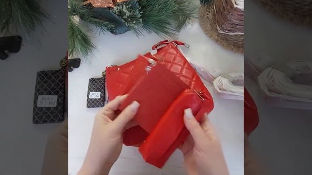 Красная сумка из натуральной кожи. смотреть онлайн