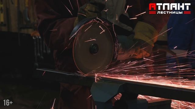 Лестница в коттедже Москва/МО | АТЛАНТ лестницы | Лестницы в коттеджи, загородные частные дома смотреть онлайн