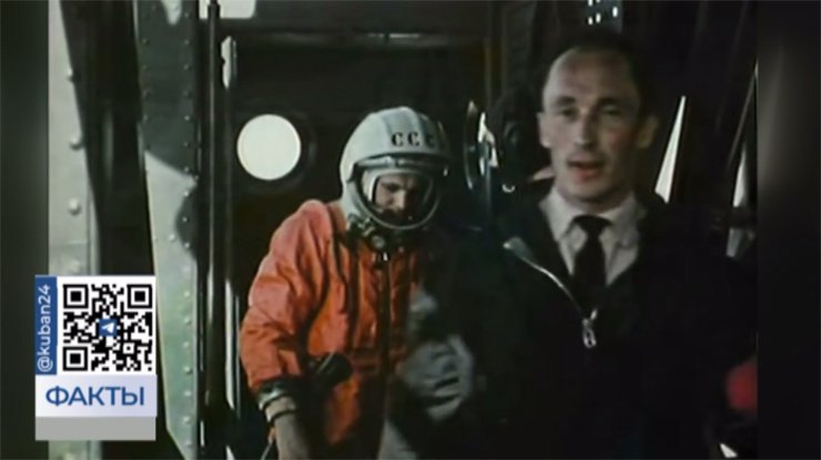 Гагарин первый в космосе видео. Гагарин полет в космос 1961. Первый полет человека в космос. Человек в космосе Гагарин 1961. День космонавтики фото.