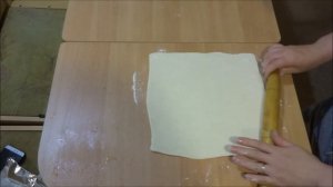 Слойки с яблоками из слоеного теста - быстрый рецепт
