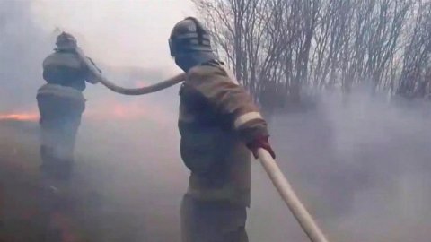 Третьи сутки в Курганской области продолжают бороться с сильнейшими пожарами