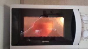 Скаттл силиконовый, кипятим в нем воду, готовимся к бритью.