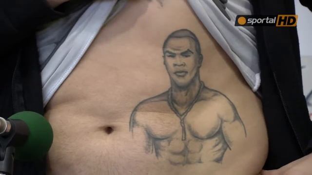 Александър Пацов показа татуировката си на Майк Тайсън на пресконференция смотреть онлайн