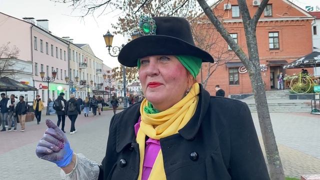 Скромность никого не украшает, - говорит художница!!! смотреть онлайн