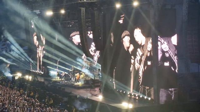 Back in Black, Sam Fender Feat. Brian Johnson 10th June 2023 смотреть онлайн