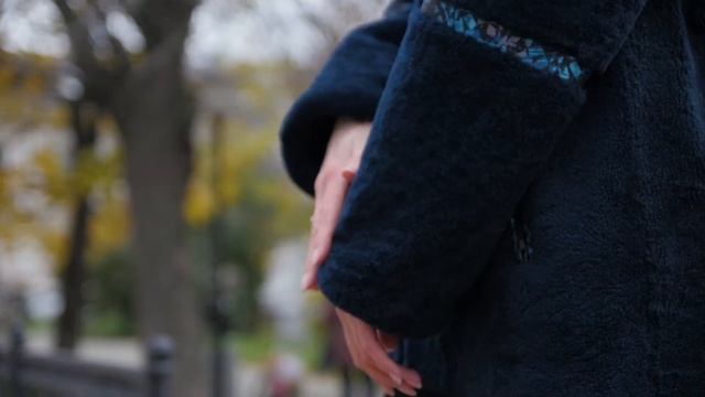 Темная синяя меховая куртка из овчины керли смотреть онлайн