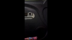 Lada Largus, демонтаж обшивки водительской двери, снятие дверной карты.