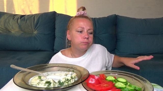 МУКБАНГ ПЕЛЬМЕНИ С БУЛЬОНОМ, ДОМАШНИЕ ОВОЩИ/Mukbang еда на камеру/Домашняя еда/Русский мукбанг/ смотреть онлайн