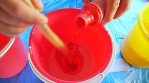 Настя и папа строят домики для собак / Nastya and papa makes playhouses for toys