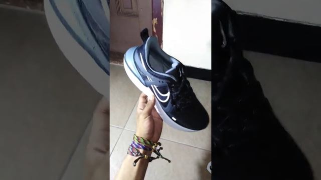 Nike LEGEND React смотреть онлайн