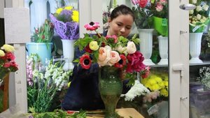 Собираем Композицию из цветов в античном стиле / Как собрать композицию из цветов / Студия Olinbuke