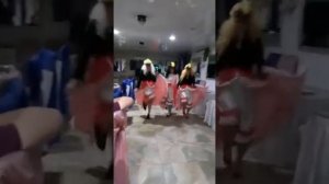 Конкурс с переодеванием гостей из Мулен Руж.