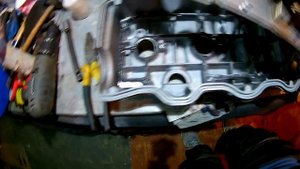 Клапанная крышка двигателя 3S FE. Машина TOYOTA RAV4 1