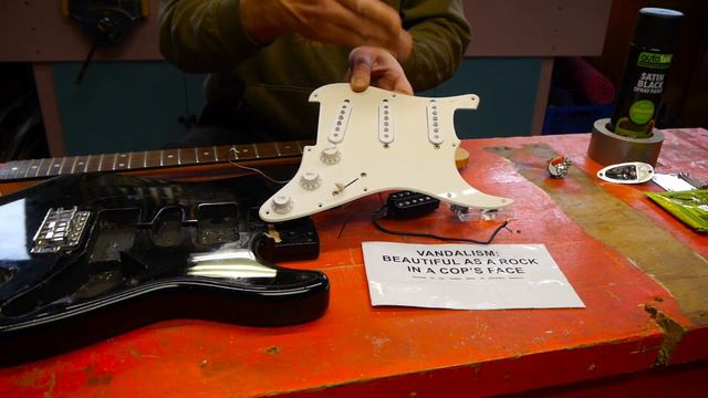 Building a Budget KURT COBAIN Vandalism Strat - Part 1 смотреть онлайн