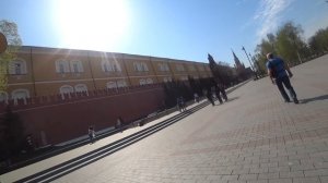 Мопс заехал на Красную площадь в украинской символике. День 2