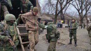 Волноваха: ВСУ в женской одежде и работа СОБР в Мариуполе