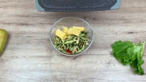 Салат с грушей, сыром и авокадо - легкий, полезный и питательный