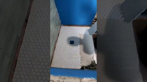 Укладка мозаики,соты,душевой поддон.