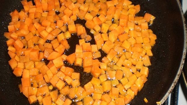 Тушеная фасоль с луком и морковью