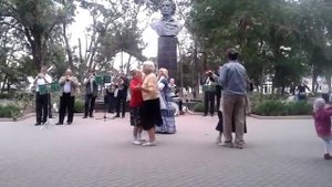 Духовой оркестр в саках.