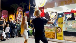 Süpriz Dans Şov | Çılgın Dondurmacı Kalbimsin İle Muhteşem 2 Video