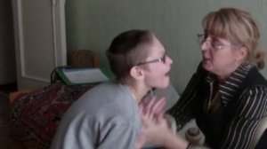 логопедическое занятие с ребенком-аутистом