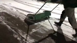 Скребок для снега. Чистим двор за 10 минут.