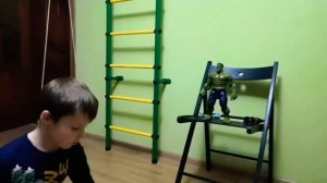Матвей против Супермена, Бэтмена и Халка.