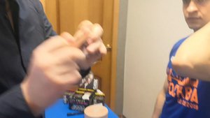 Наложение кинезио тейпа при бурсите локтевого сустава.