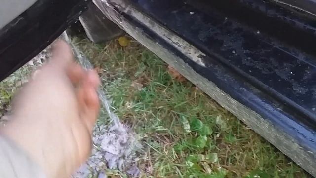 Почему необходимо обрабатывать мовилем внутренние полости дверей особенно на отечественном авто...
