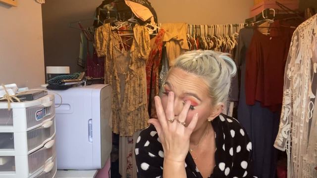 GRWM& Chat! 2nd Season of giving giveaway is tonight!! Violet Voss Coral Crush Eye look! смотреть онлайн