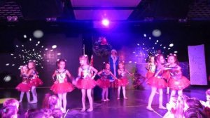 Класс танец! Малыши танцуют на Новый год 2015