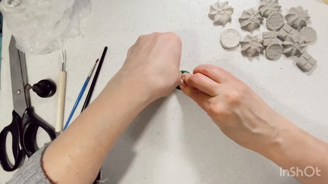 Лепим сладости из шпаклевки с помощью подручных материалов смотреть онлайн