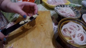 Картошка с курицей в горшочке в микроволновке