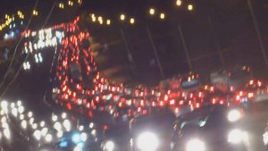 новости россия город уфа. длинная большая пробка в час пик из авто, на мосту.осень 2022 news russia