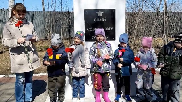 Возложение цветов памятнику Советскому солдату смотреть онлайн