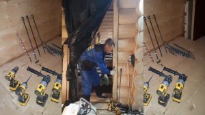 Сверлим бревно в доль на 2.3м под электрику.