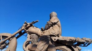 Окуловка. Памятник Цою (14.03.2022).