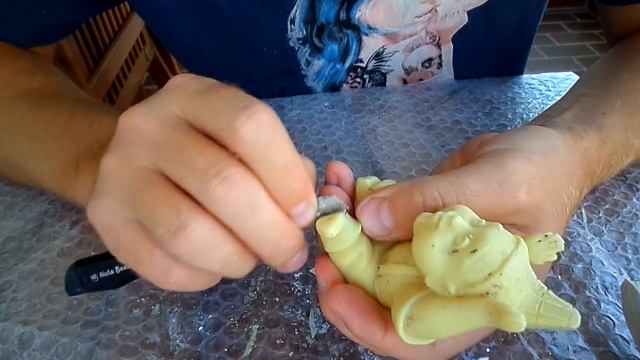 Делаем из пластика скульптуру.