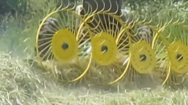 Самодельный трактор.Грабли колесно пальцевые. смотреть онлайн