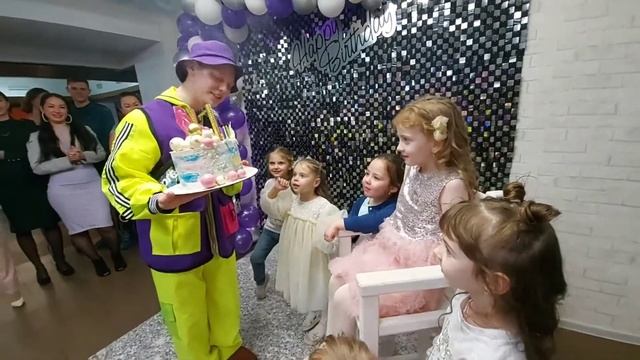 Софии 6 лет? Детский день рождения? смотреть онлайн