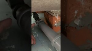 Подключение ванны к канализации. Лучший способ чтобы избежать засорения