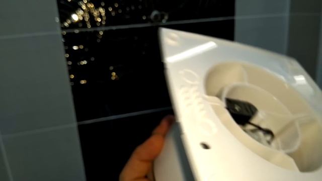 Принудительная вентиляция в ванной комнате.