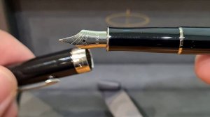 Parker Royal Fountain Pen Sonnet Lacquered Black CT. Model 1931500. Unboxing and review.