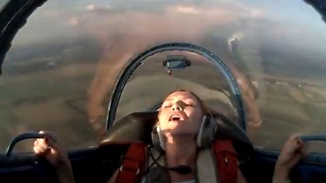 Як 54 высший пилотаж девушка крикушка