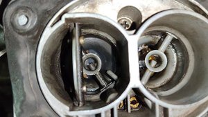 Пример, как заливает карбюратор