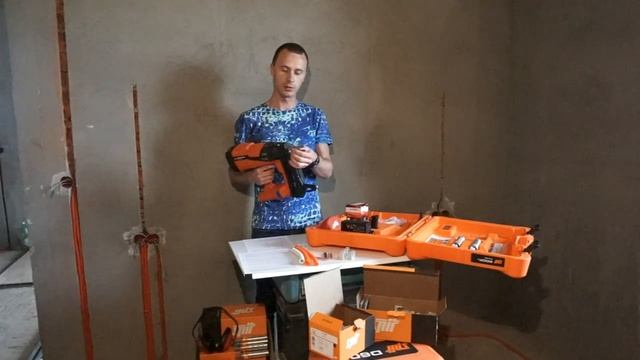 Газовый монтажный пистолет Spit Pulsa 800 | Техника прямого монтажа | Монтаж электропроводки смотреть онлайн